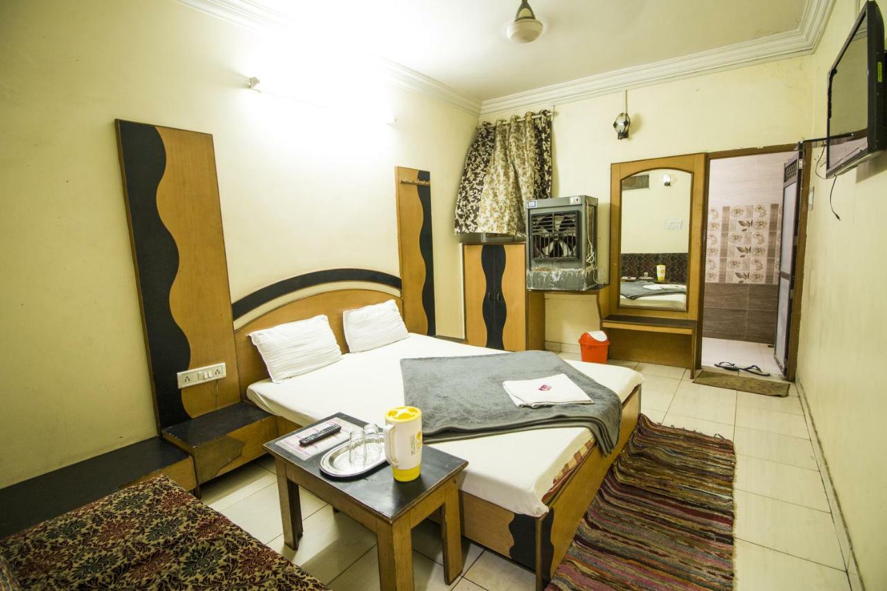 Hotel Gujarat Palace Ujjain Exterior foto